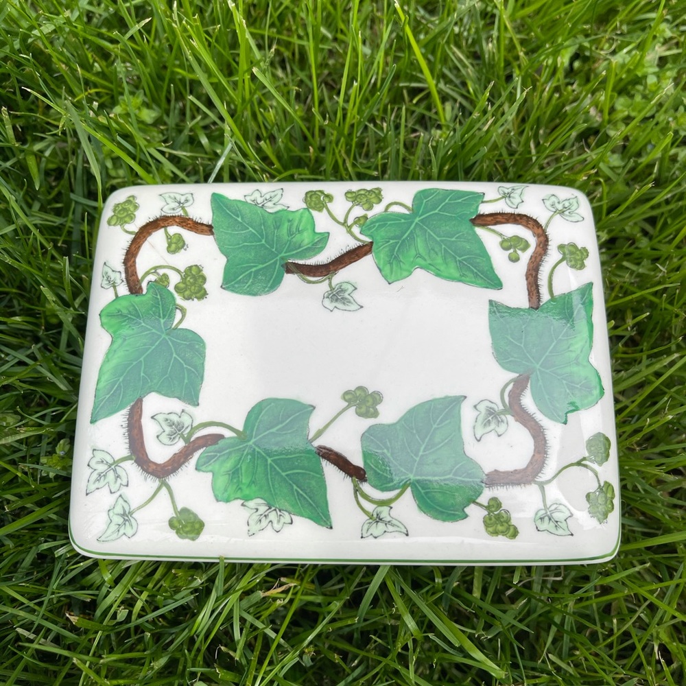 Wedgwood “ NAPOLEON IVY” Cigarette Box